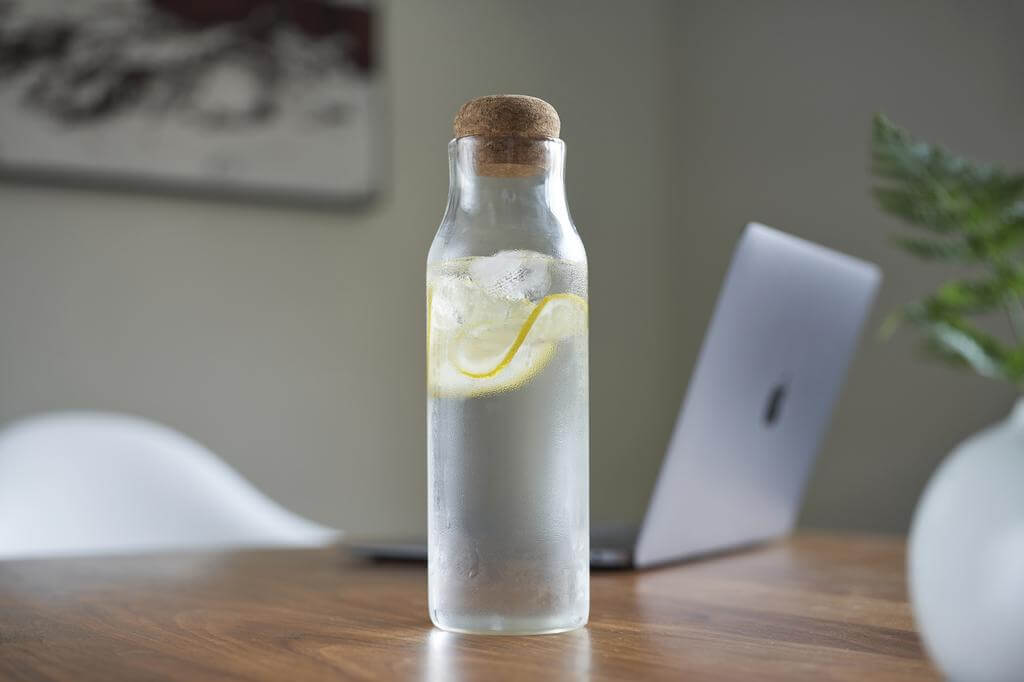 BERKA - Borosilicate Glass Bottle with Cork Lid - 600ml - Image 3