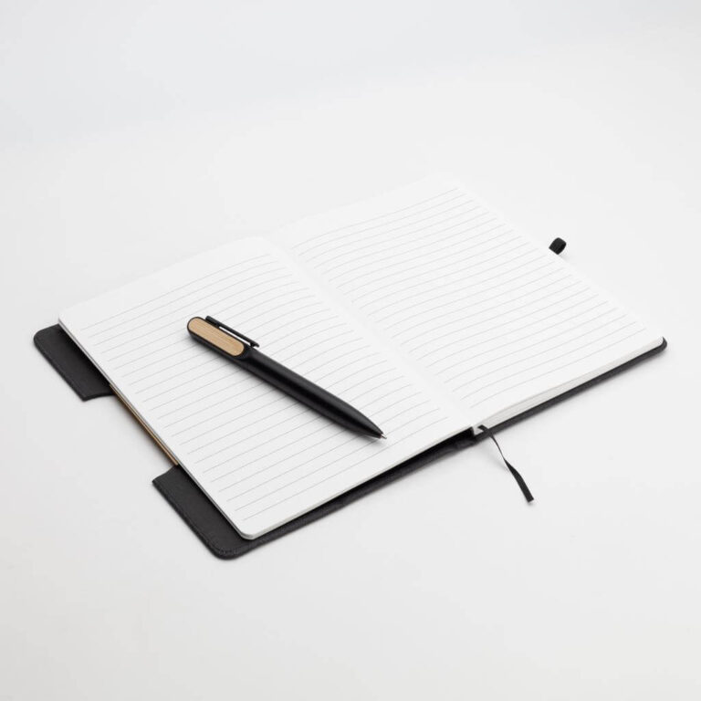 BUNDE-Set-of-A5-Notebook-and-Pen-with-Bamboo-Element