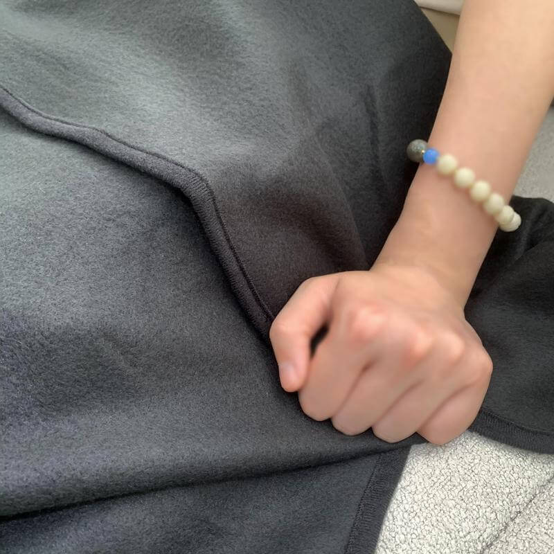 COSY-Giftology-Travel-Blanket-with-Pouch